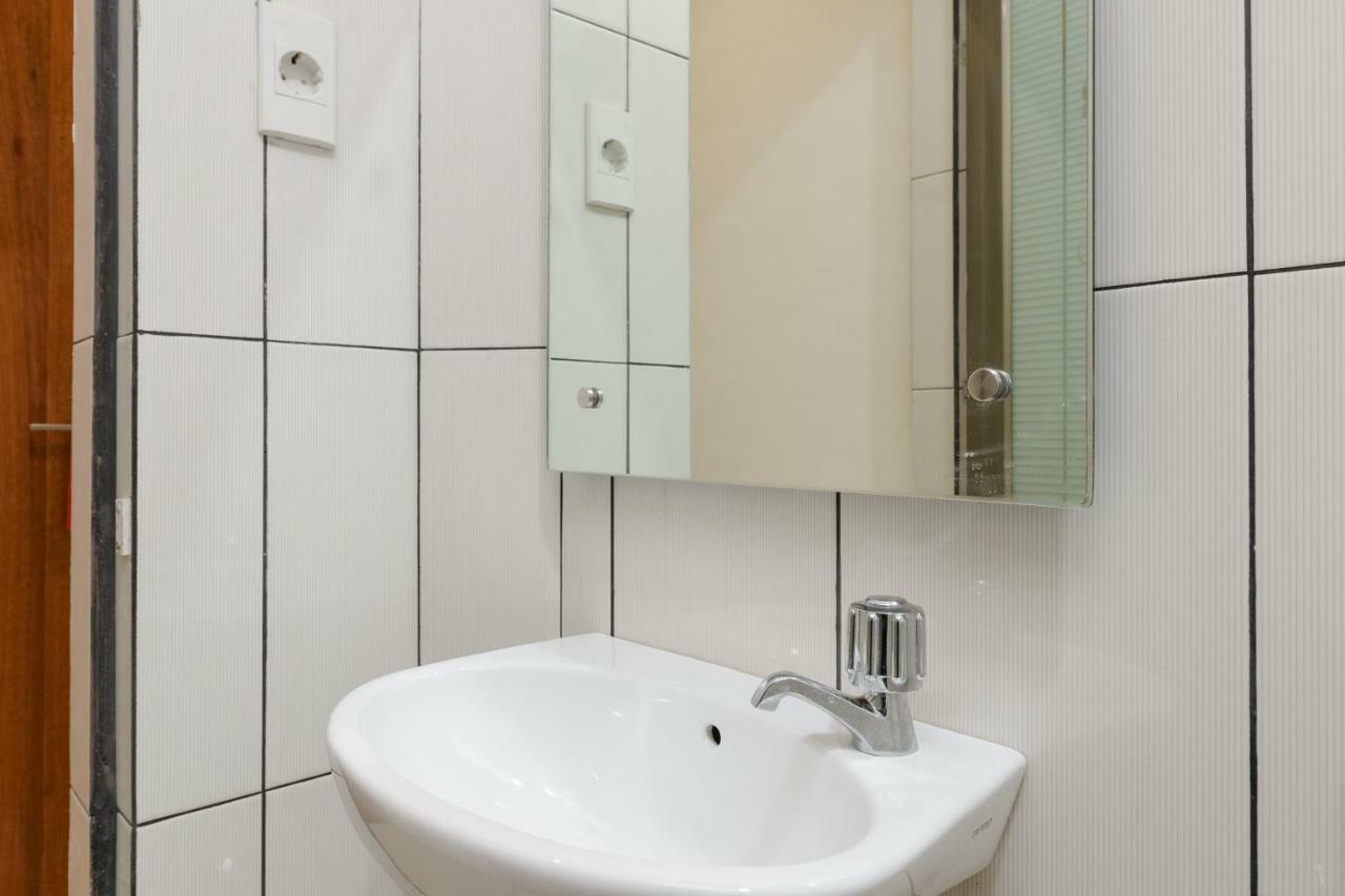 Hotel Reddoorz Syariah Near Universitas Serambi Mekkah