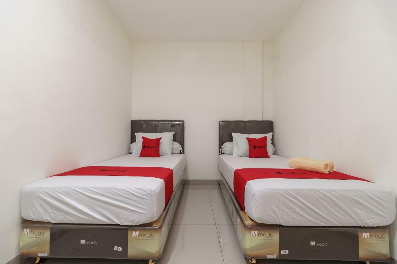 Hotel Reddoorz Syariah Near Universitas Serambi Mekkah 2*