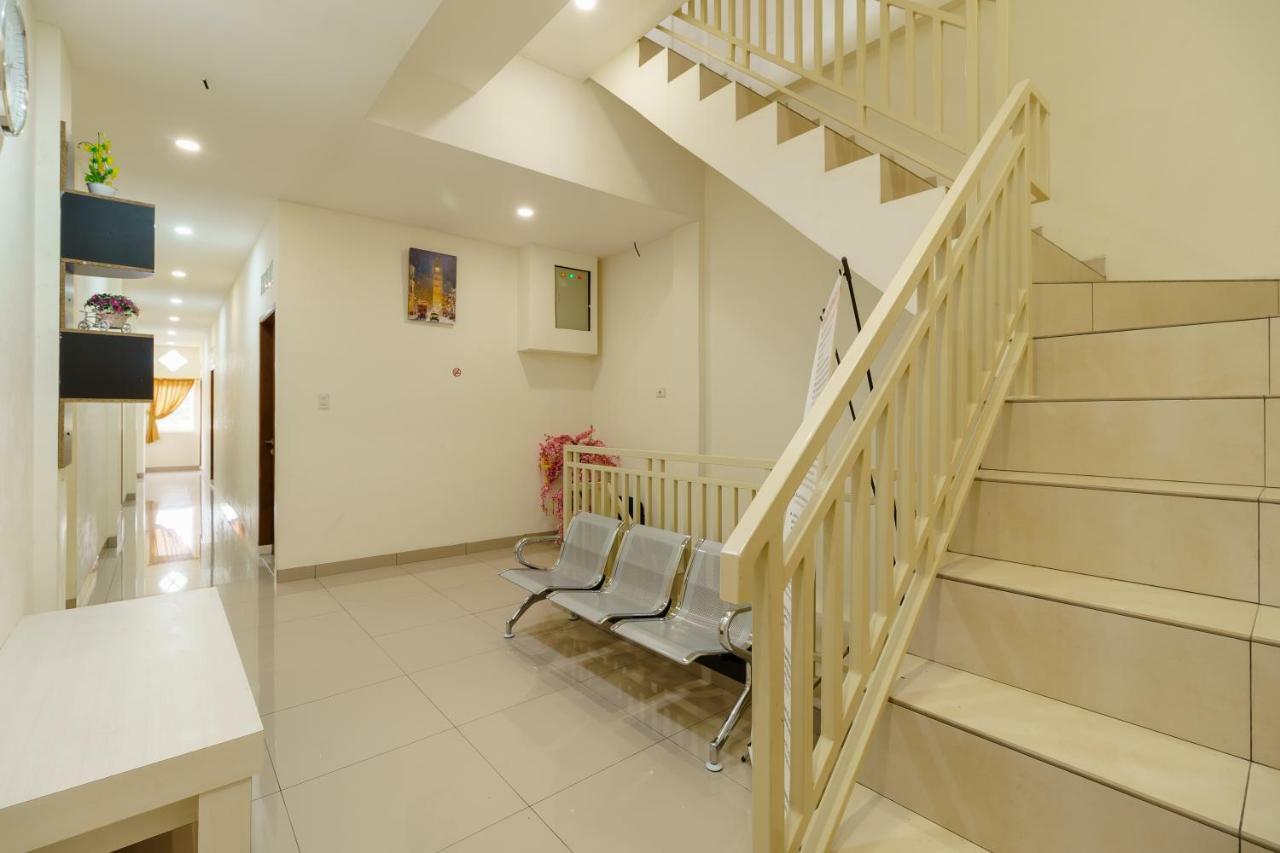 Hotel Reddoorz Syariah Near Universitas Serambi Mekkah